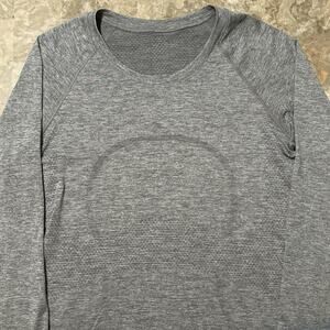 Lululemon Swiftly Tech Shirt Women's Size 8 Grey Long Sleeve Thumholes Gym